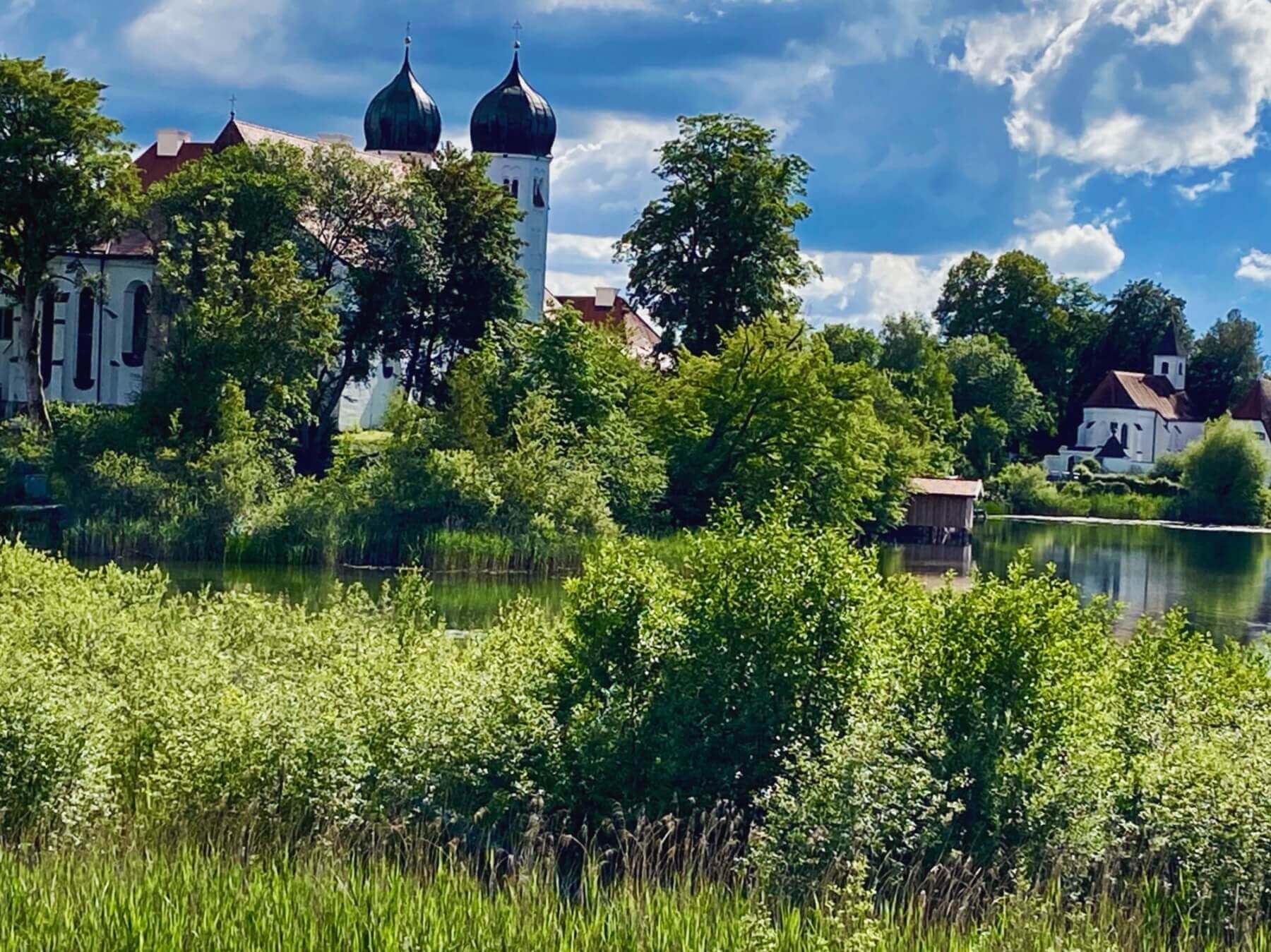 Die Zwiebeltürme von Kloster Seeon