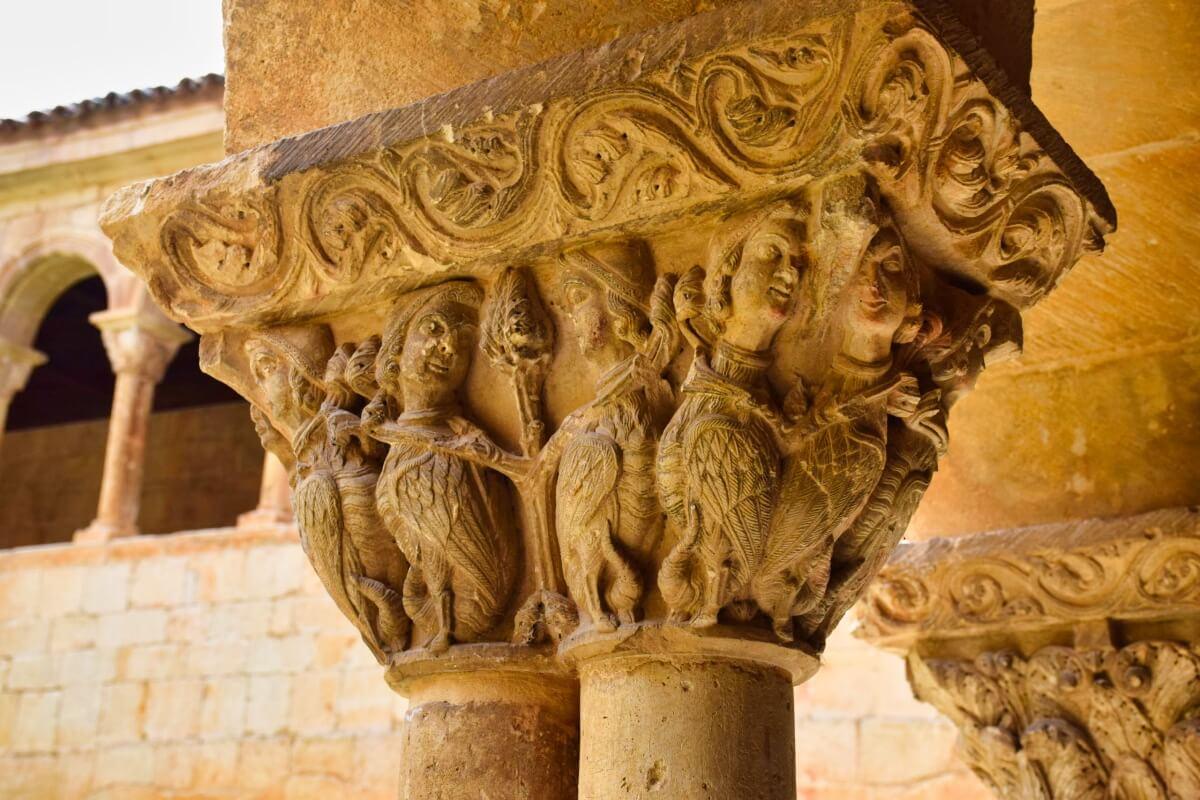 Kloster Santo Domingo de los Silos – romanisches Figurenkapitell