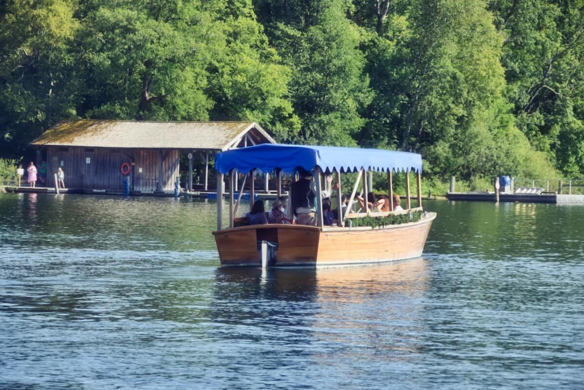 Sisi am Starnberger See – Wanderung auf den Spuren der Kaiserin 13 Fährboot zur Roseninsel im Starnberger See