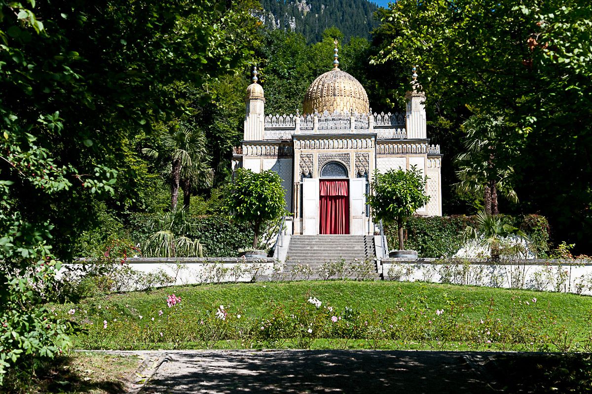 Schloss Linderhof und mehr: Sehenswürdigkeiten rund um Oberammergau 23 Sehenswürdigkeiten rund um Oberammergau: Maurischer Kiosk im Schlosspark Linderhof