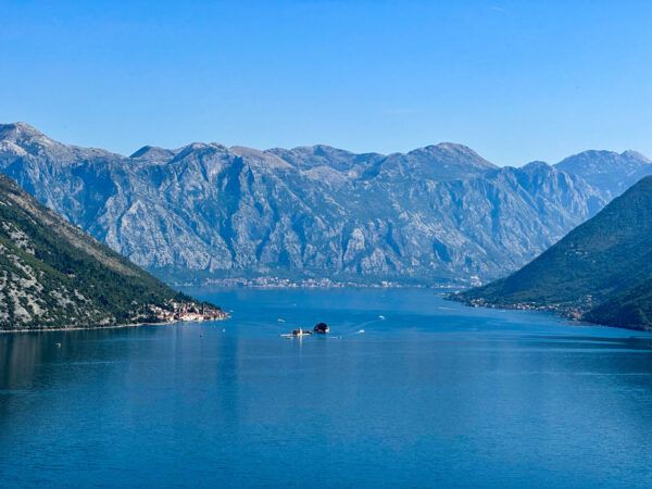 Roadtrip Montenegro: Ein Traum in Blau ist die Bucht von Kotor