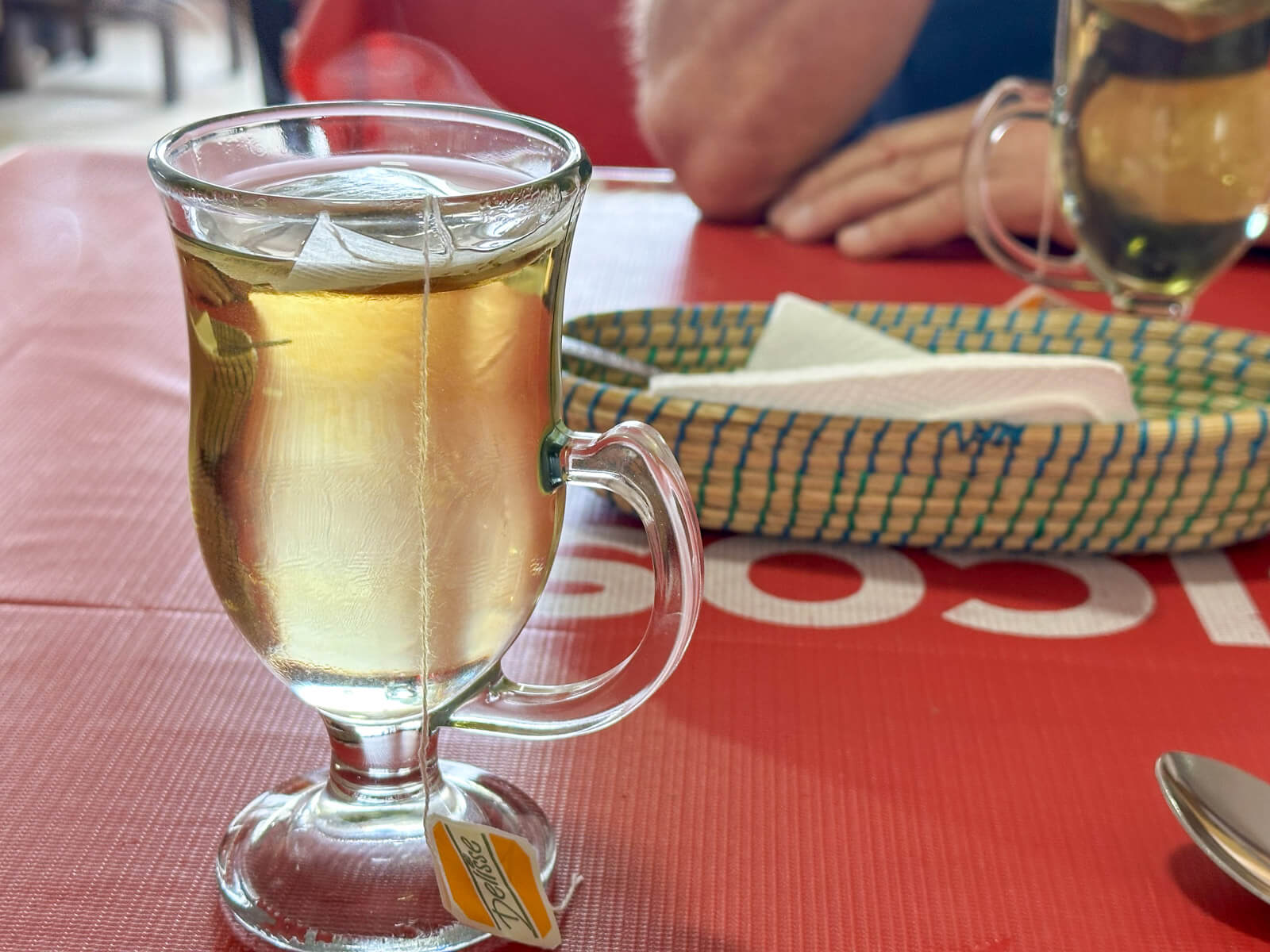 Hotels in Ecuador: Coca-Tee bei der Casa del Arbol in Baños