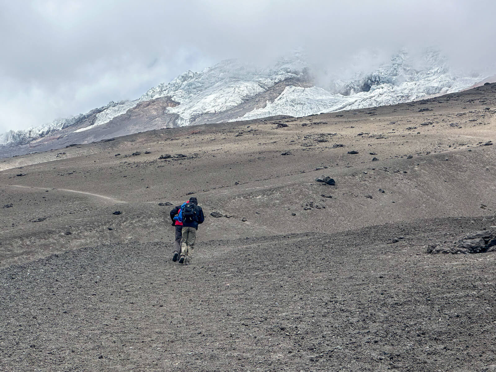 Highlights in Ecuador: Fußweg zum Gletscher des Cotopaxi aus 4600 Meter Höhe