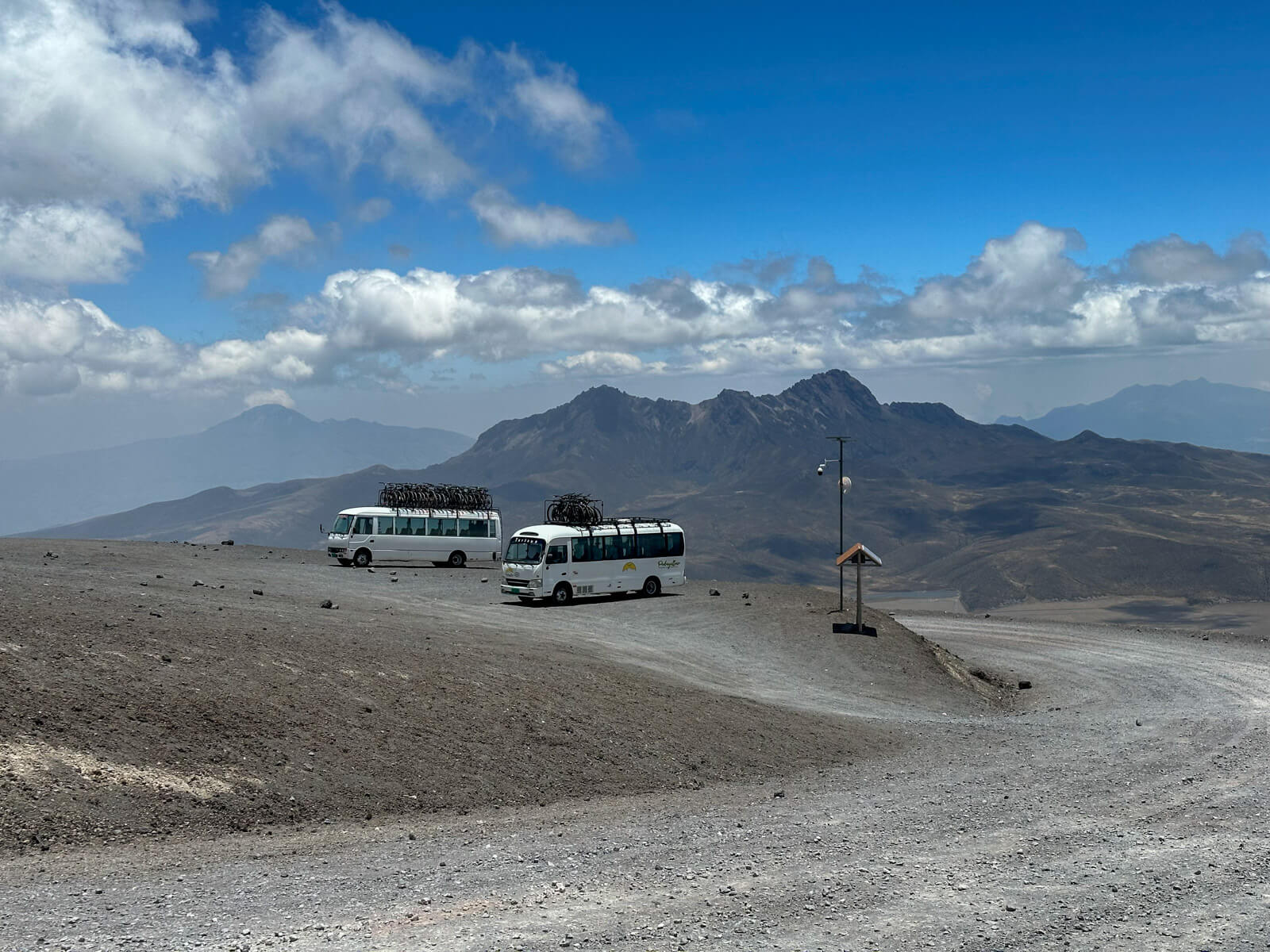 Highlights in Ecuador: Straße zum Cotopaxi