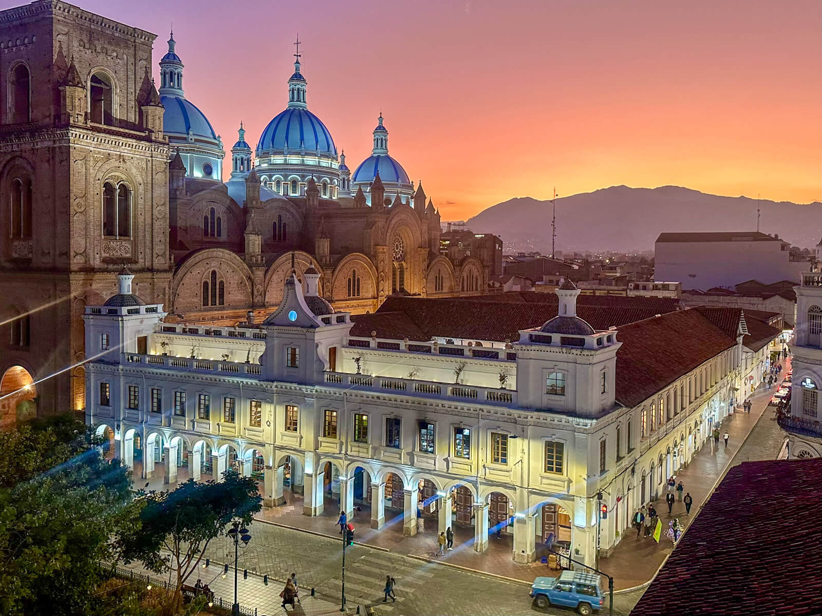 Ecuador: Blick von der Bar Negroni auf die Altstadt