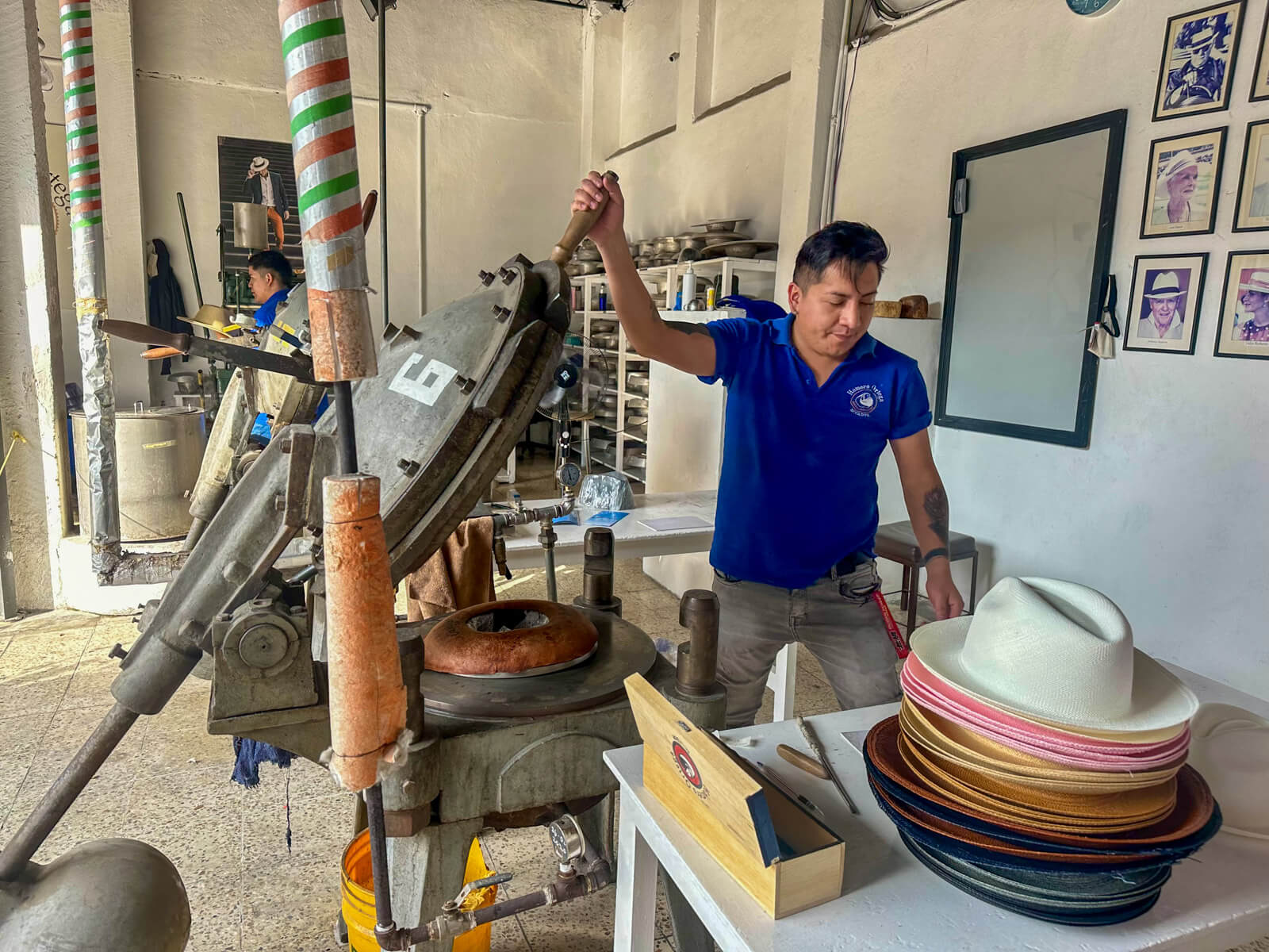 Cuenca, Ecuador: Hutmanufaktur Homero Ortaga