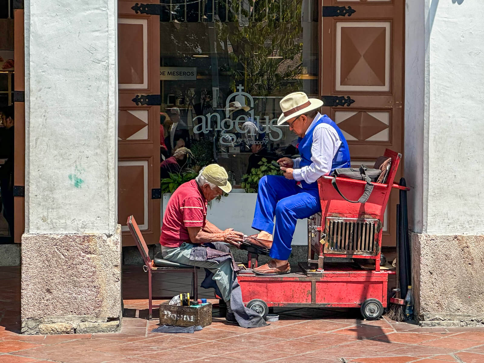 ecuador cuenca schuhputzer panamahut 1 |
