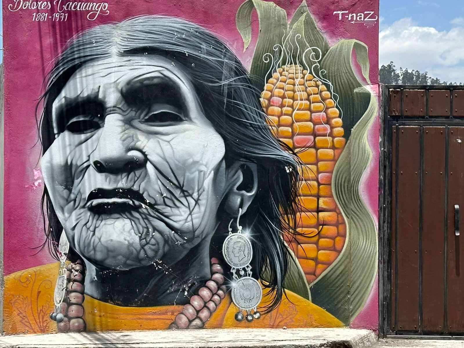 Highlights in Ecuador: Mural mit Indigena-Frau