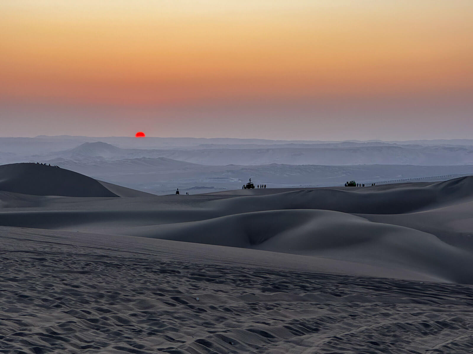 Peru: Sonnenuntergang in der Oase Huacachina