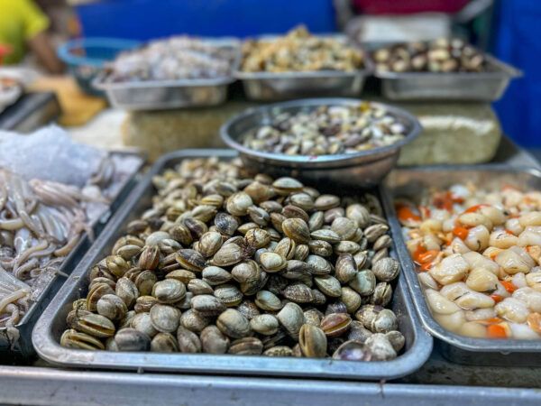 Sehenswürdigkeiten in Lima: Fischstand im Mercado Central