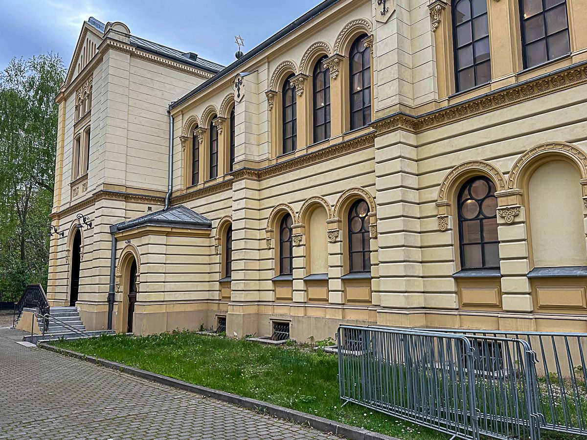 Synagoge in Gelb