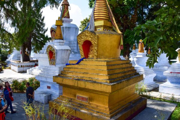 Stupas im Kloster