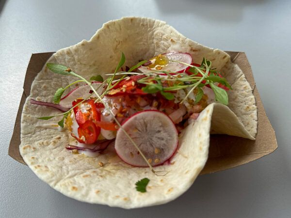 Taco mit Fisch und Gemüse