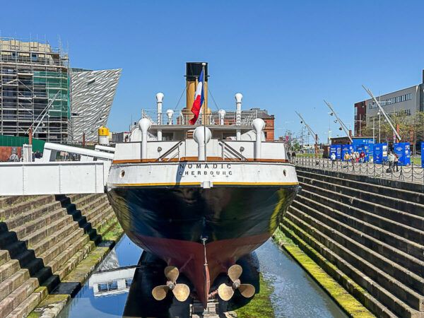 Tenderboot der Titanic in einem Kanal