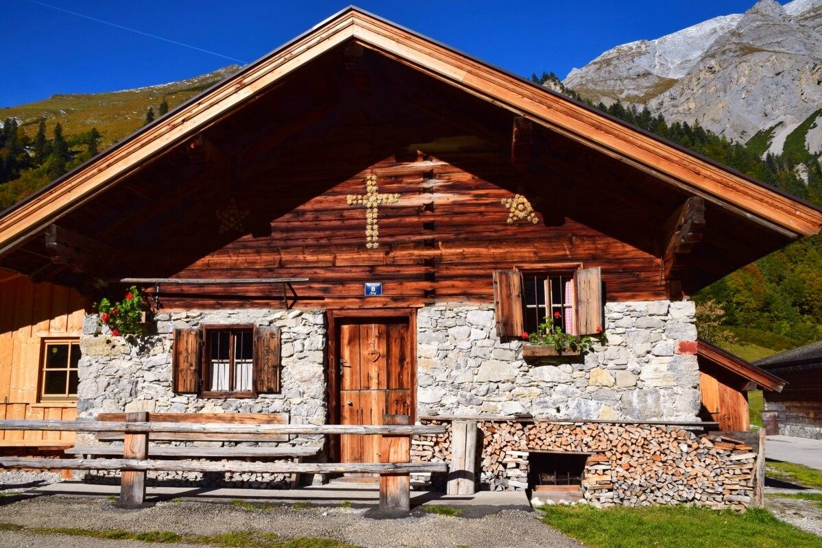 Tiroler Engtal: Laubfärbung am Großen Ahornboden 16 engtal ahornboden almhuette |