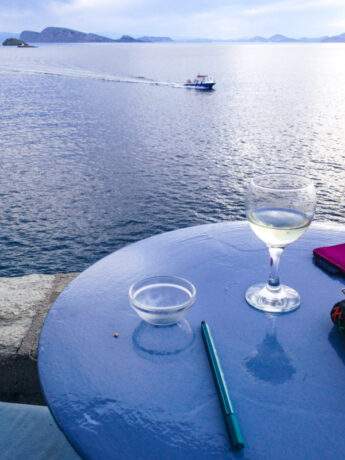 Saronische Inseln, Hydra: Bar mit Meerblick
