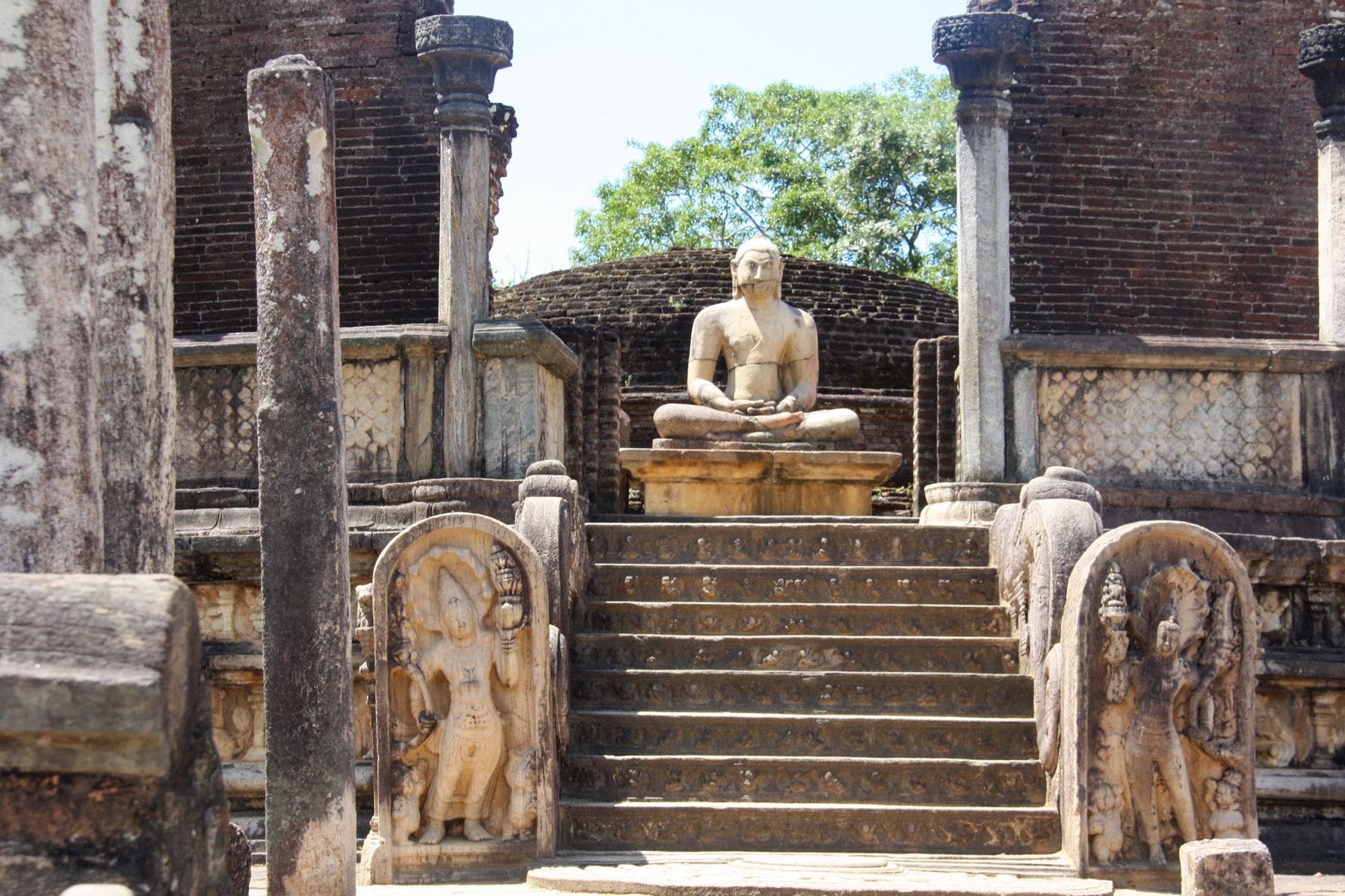 Polonnaruwa: Temple mit Buddhatatue