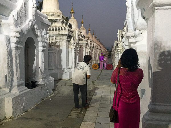 Hochzeitsfoto-Shooting in einer Tempelstadt in Myanmar