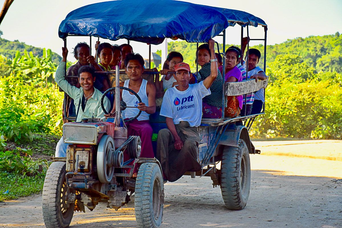 Traktor-Taxi in Myanmar