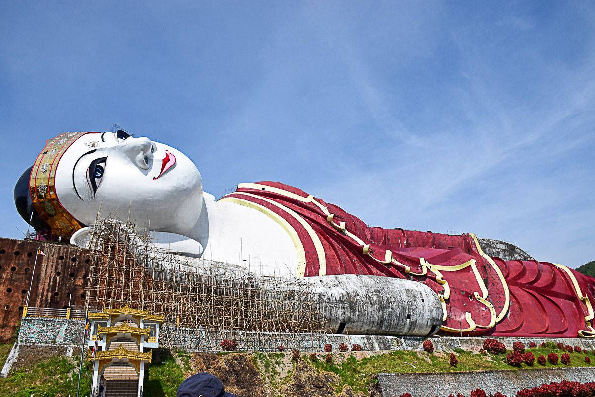 Liegender Riesenbuddha in Süd-Myanmar