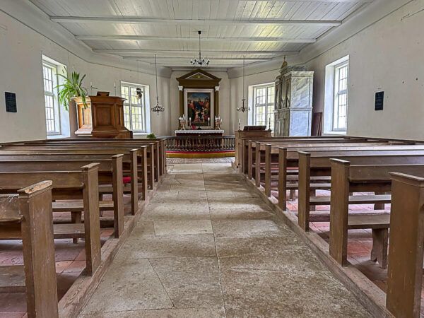 Roadtrip Estland 1 Woche: Ostseeküste, Moore und eine coole Hauptstadt 27 Schlichte Kirche von innen