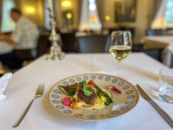 Roadtrip Estland 1 Woche: Ostseeküste, Moore und eine coole Hauptstadt 44 Schönes Essen im Restaurant des Gutshof-Hotels