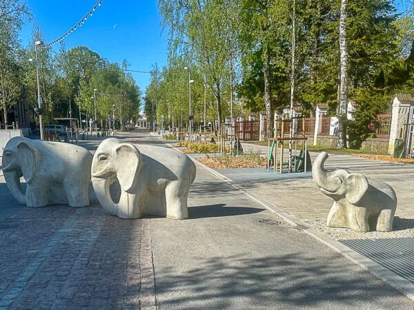 Roadtrip Estland 1 Woche: Ostseeküste, Moore und eine coole Hauptstadt 51 Elefantenparade in Pärnu