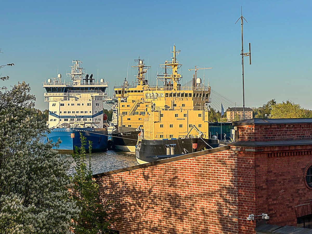 Eine coole nordische Schönheit: 3 Tage Helsinki – Reisetipps für deinen Städtetrip 22 3 Tage Helsinki: Eisbrecher im Hafen