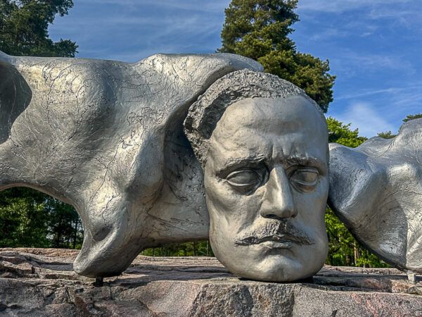 Eine coole nordische Schönheit: 3 Tage Helsinki – Reisetipps für deinen Städtetrip 45 Skulptur mit dem Kopf von Jean Sibelius