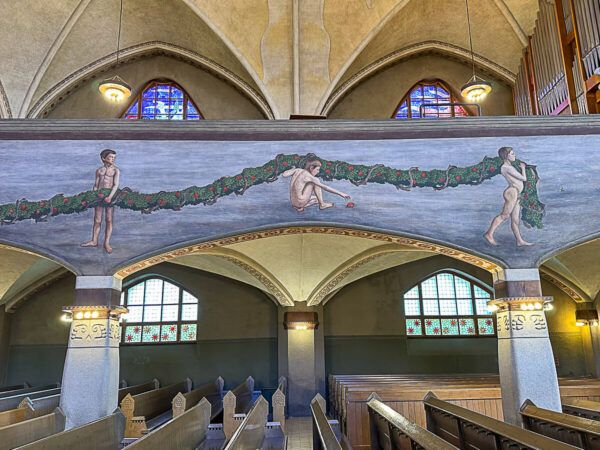 Mit dem Zug durch Finnland: Helsinki – Turku – Tampere 68 Tampere: Jugendstilfries in der Kathedrale