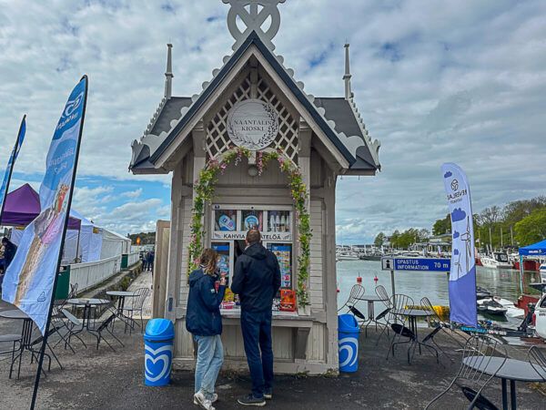 Mit dem Zug durch Finnland: Helsinki – Turku – Tampere 58 Naantali: kleiner Jugendstilkiosk am Hafen