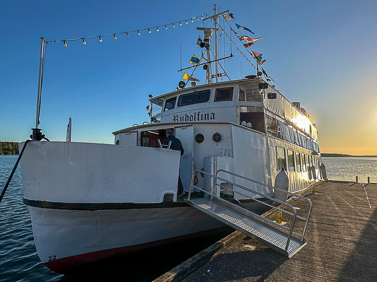 Mit dem Zug durch Finnland: Helsinki – Turku – Tampere 50 Turku: das Ausflugsschiff Rudolfina im Hafen von Naantali
