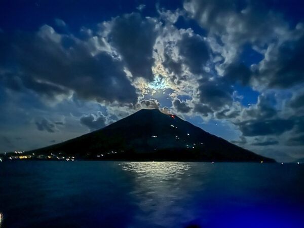 Sehenswürdigkeiten Sizilien: Meine Top 16 auf der Sonneninsel im Mittelmeer 99 italien kalabrien stromboli 1 1 |