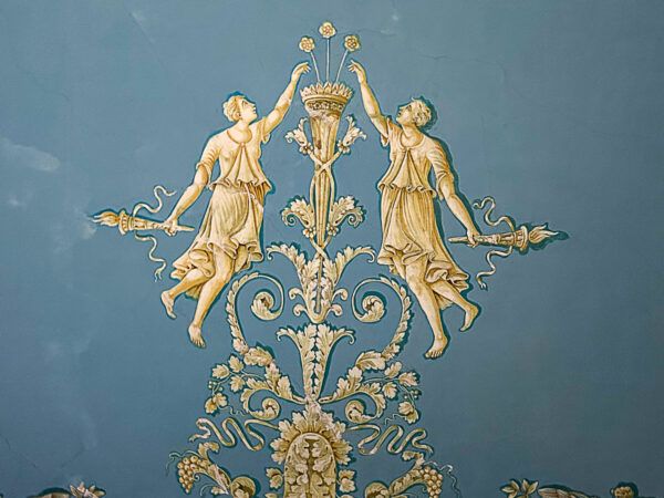 Palazzo Maziotti: Wanddeko im Salon