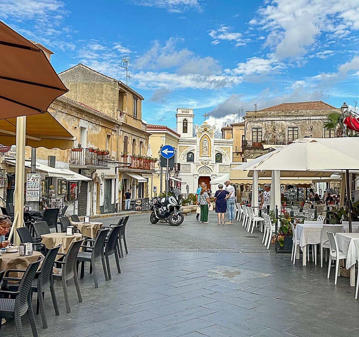 Pizzo: Hauptplatz mit zahlreichen Cafés