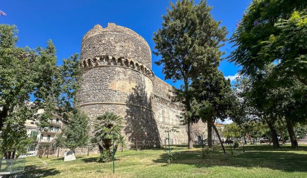 Kastell in einem Park