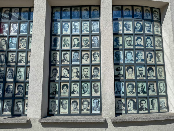 Fotos von ehemaligen Arbeitern in Schindlers Fabrik