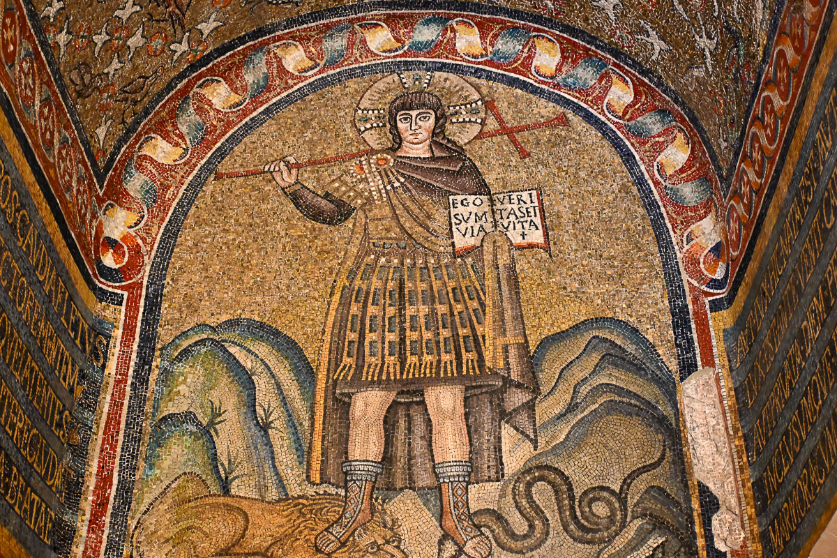 Zwei Stadtperlen der Emilia-Romagna: Sehenswürdigkeiten in Bologna und Ravenna auf der Durchreise 43 Mosaik, das Jesus als Legionär zeigt