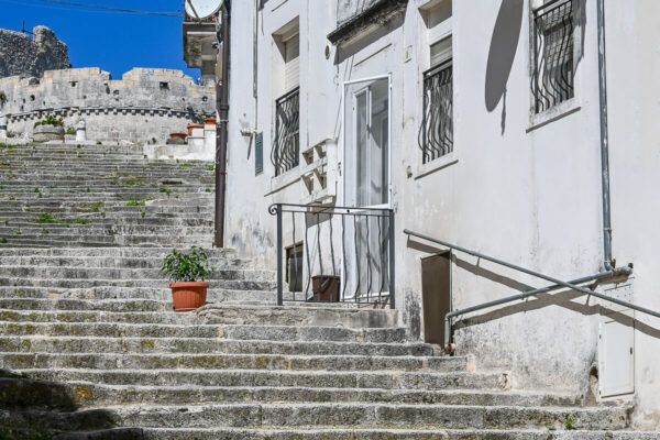 Treppengasse zum Kastell in Monte Sant’Angelo
