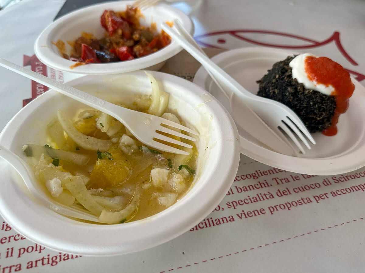 Teller mit Fischtapas