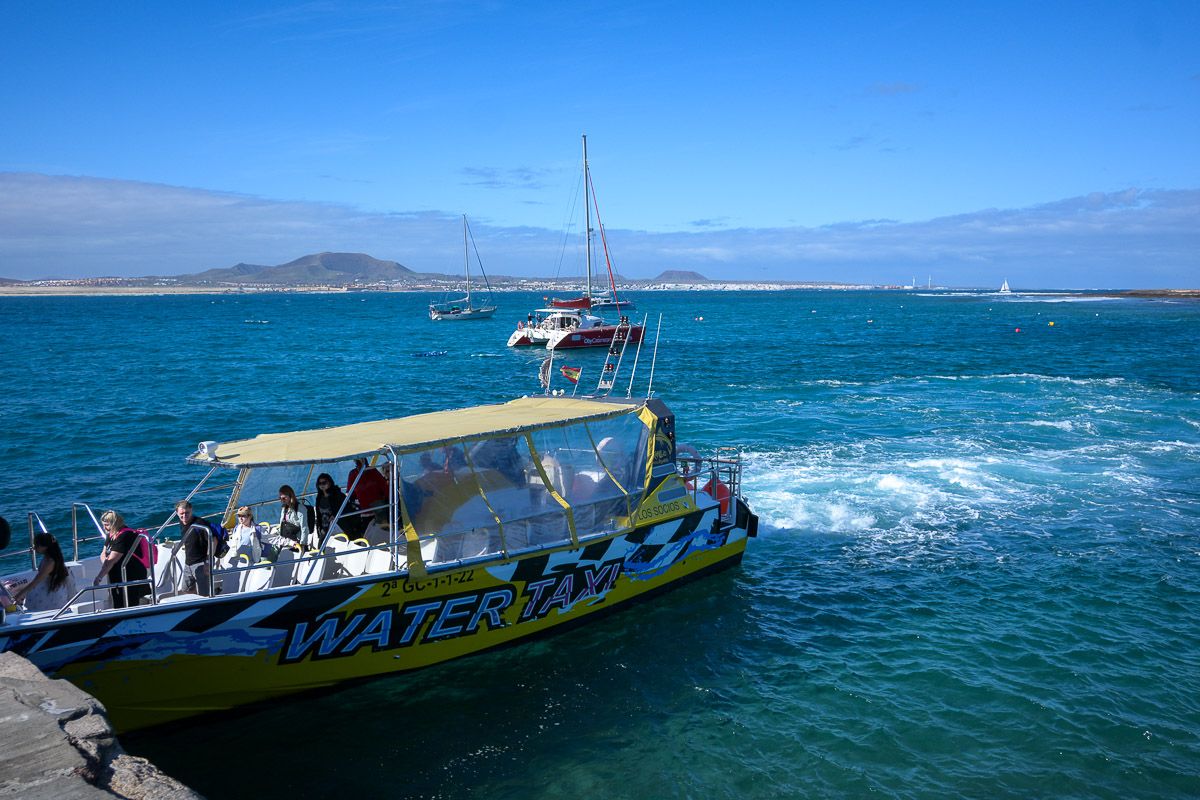 Wassertaxi vor Isla de Lobos