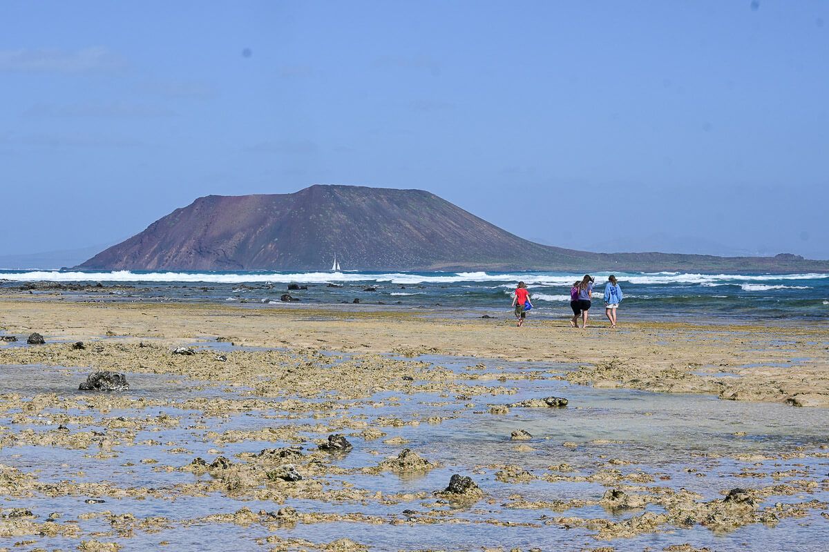 Grandes Playas bei Corralejo mit Spaziergängern