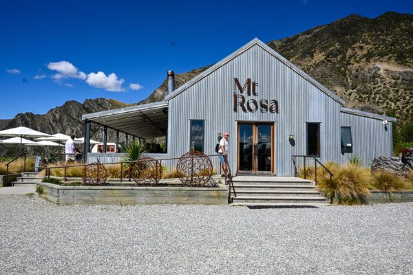 Gebäude des Weinguts Mt Rosa