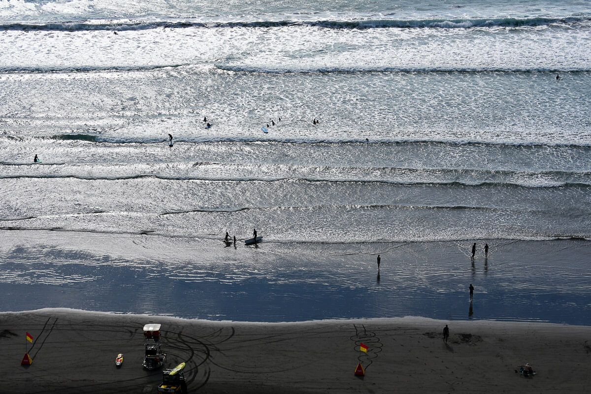 Surfer am Ngarunui Beach 