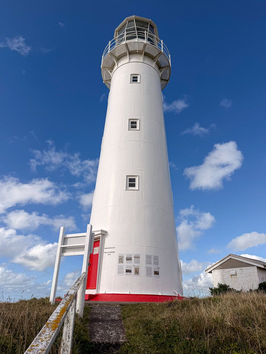 Neuseeland: Reisetipps für Mount Taranaki und New Plymouth 41 Leuchtturm von unten