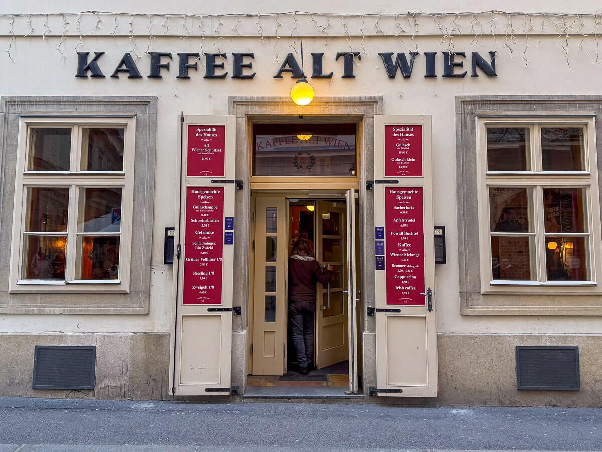 Die besten Kaffeehäuser in Wien: Außenansicht Kaffee Alt Wien 