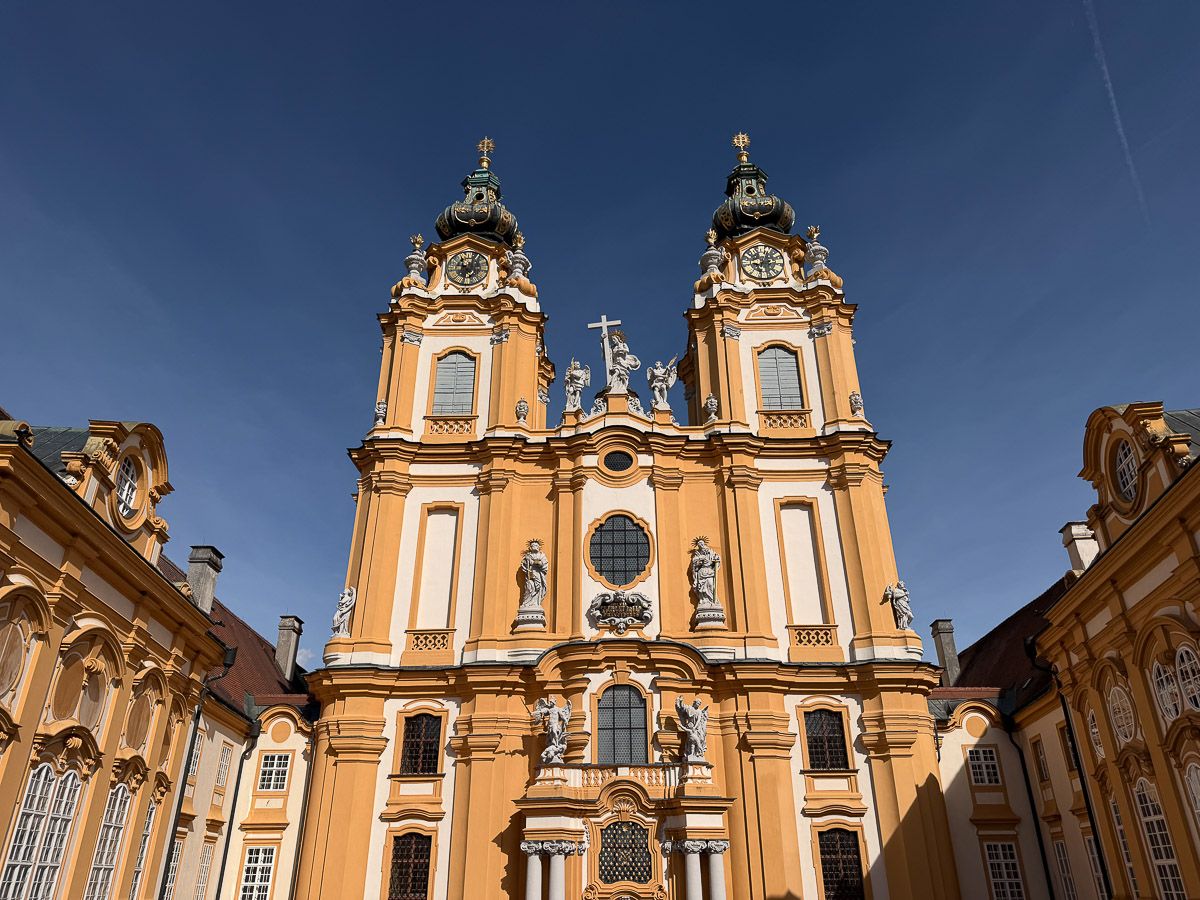 Kirchenfassade des Stifts Melk