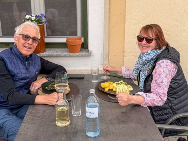 Abendessen im Hotel vor dem Start der Reise