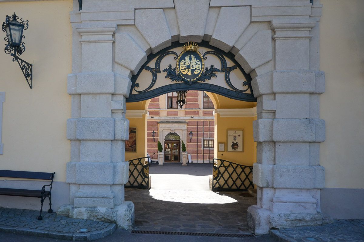 Eingang zum Schlosshotel