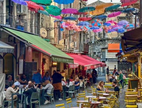 Ganz große Oper am Fuße des Ätna: 13 Reisetipps für Catania 2 italien sizilien catania regenschirmgasse 4 |
